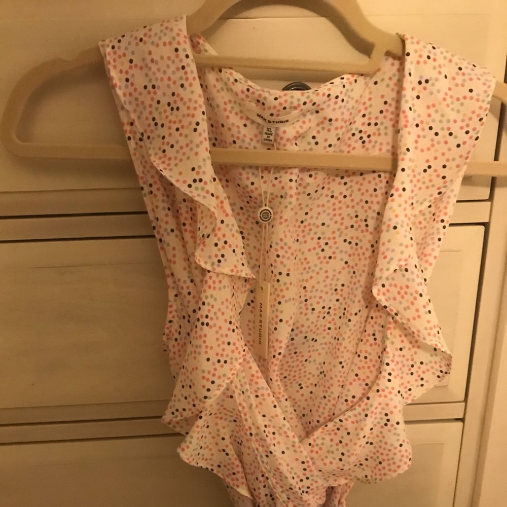 Max Studio Dotted Sleeveless blouse